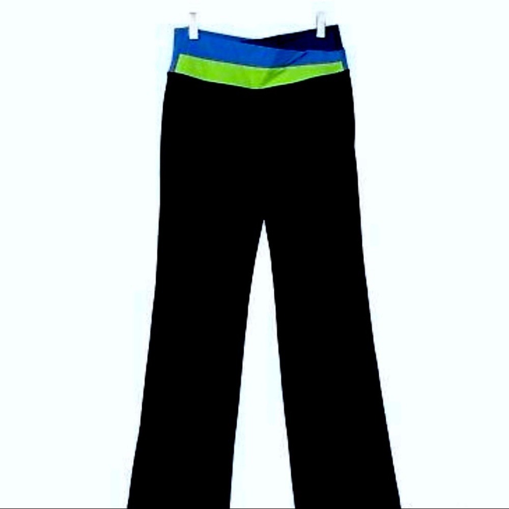 Lululemon Astro Flare Pants
Black / grape / blue tropics